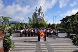 Tổ chức lễ kỷ niệm 63 năm chiến thắng Đak Pơ