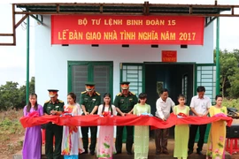 Binh đoàn 15: Bàn giao "Nhà tình nghĩa" cho các gia đình chính sách