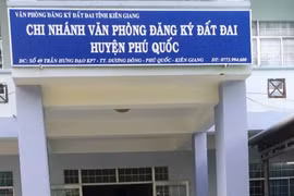 Bắt Phó và Giám đốc Chi nhánh Văn phòng đăng ký đất đai