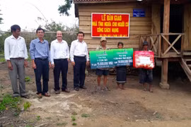 Bàn giao nhà tình nghĩa cho các gia đình chính sách tại huyện Kông Chro