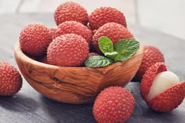 Trẻ có thể bị co giật, tử vong vì ăn nhiều vải khi đói bụng