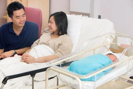 Cho con bú mẹ giúp sản phụ mau lành vết mổ