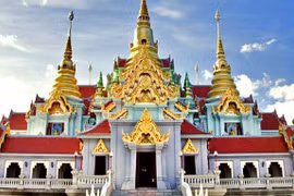 Khám phá nét cổ kính và hiện đại ở xứ Chùa Vàng