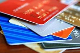Nhiều ngân hàng tăng lãi suất thẻ tín dụng