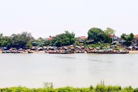 Làng hến ở bến sông La