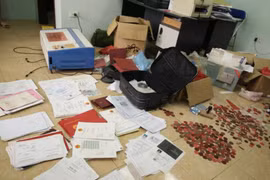 Đánh sập đường dây làm giả giấy tờ, con dấu "siêu khủng"