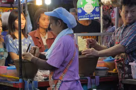 Người Việt định cư trời Tây, giấc mơ xen lẫn những giọt nước mắt