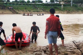 Lật thuyền trên sông Đăk Bla, hai cha con đuối nước