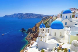 Sắc màu rực rỡ trên 'hòn đảo của những thiên thần' Santorini