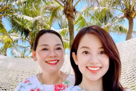 Ngỡ ngàng nhan sắc U60 lấn át cả con gái của mẹ ruột Ly Kute