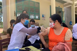 Đak Đoa: Tiêm vắc xin phòng bệnh bạch hầu đợt II tại 5 xã có ổ dịch