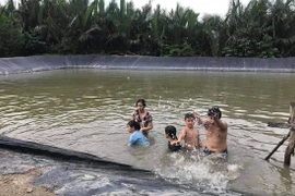 Về quê chơi hè