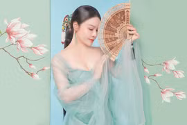 Tuổi 35, Nhật Kim Anh mặc váy xuyên thấu quyến rũ "gây mê" như mỹ nhân cổ trang