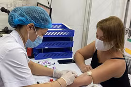 Đã có 17 người khỏi Covid-19 hiến huyết tương phục vụ điều trị