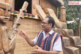 Tượng gỗ trong không gian văn hóa cộng đồng