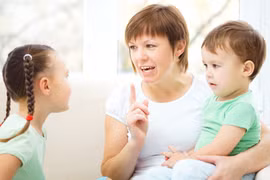 Cha mẹ cần trang bị kiến thức gì cho con nếu trẻ đi lạc?