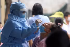 Chuyên gia y tế: Xét nghiệm Covid-19 âm tính chưa chắc chắn an toàn