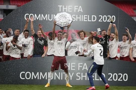 Hạ Liverpool trên chấm luân lưu, Arsenal đăng quang Siêu cúp Anh