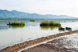 Hoang sơ đầm Trà Ổ