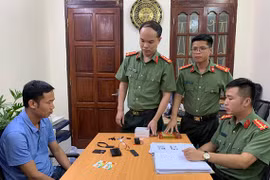 Bắt đối tượng mua bán các thiết bị ghi âm, ghi hình ngụy trang để gian lận thi cử