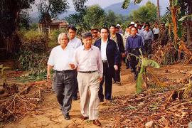 Vĩnh biệt Nguyên Tổng bí thư Lê Khả Phiêu: 'Tổ quốc kính yêu, vì Người ta xông tới'