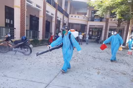 Quảng Nam phong tỏa, phun thuốc khử trùng chợ đầu mối Tam Kỳ