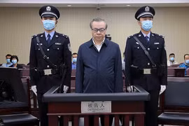 Trung Quốc: Quan tham "cất 3 tấn tiền trong nhà, có 100 nhân tình" ra tòa