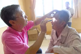 Mang ánh sáng cho người nghèo