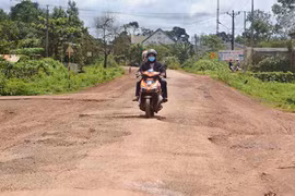 Tỉnh lộ xuống cấp, kinh phí sửa chữa eo hẹp