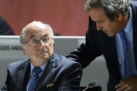 FIFA kiện Sepp Blatter và Michel Platini để đòi 2,04 triệu USD