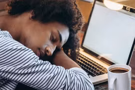 Ngủ trưa quá nhiều làm tăng nguy cơ bị đột quỵ