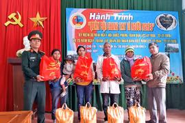 Sư đoàn 2: 550 triệu đồng hỗ trợ người nghèo