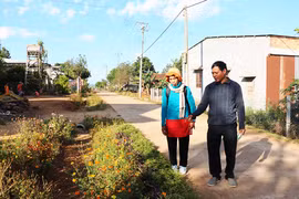 Người uy tín đi đầu xây dựng cảnh quan thôn làng