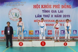 Trao 36 bộ huy chương cho các vận động viên xuất sắc ở môn Karatedo