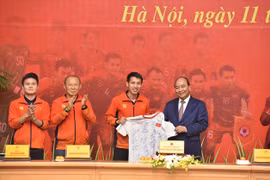 Thủ tướng gặp mặt, biểu dương đội tuyển bóng đá U22 và tuyển nữ Việt Nam