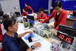 Cảnh báo ngân hàng 'ép' khách hàng vay vốn mua bảo hiểm nhân thọ