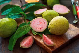 8 lợi ích sức khỏe của quả và lá ổi không phải ai cũng biết