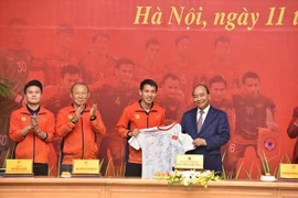Thủ tướng gặp mặt, biểu dương đội tuyển bóng đá U22 và tuyển nữ Việt Nam