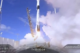 Công ty vũ trụ tư nhân SpaceX phóng tàu con thoi Dragon lên trạm ISS