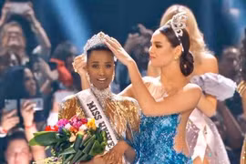 Cận cảnh nhan sắc "độc lạ" của Tân Hoa hậu Hoàn vũ Thế giới 2019