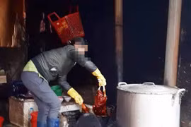 Chấm dứt hoạt động giết mổ gia súc, gia cầm vi phạm tại chợ Yên Thế