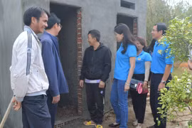 Liên đoàn Lao động tỉnh: Hỗ trợ 60 hộ nghèo làng Hà Nừng làm nhà tiêu hợp vệ sinh