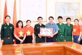 Thăm, chúc Tết Đồn Biên phòng Ia Lốp