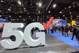 Năm 2020 với 5G, điện thoại gập, xe tự hành