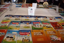 Sắp đưa vào giảng dạy nhưng giáo viên vẫn chưa biết "mặt mũi" SGK mới