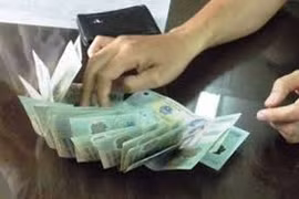 Bắt quả tang một điều tra viên ở Bến Tre nhận hối lộ