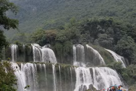 Vẻ đẹp mê hồn của thác Bản Giốc