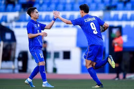 Bùng nổ cuối trận trước U22 Lào, U22 Thái Lan áp sát U22 Việt Nam