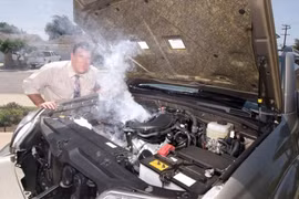 Những dấu hiệu cảnh báo ôtô sắp chết máy giữa đường