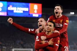 "Vùi dập' Leicester City 4-0, Liverpool rộng cửa vô địch